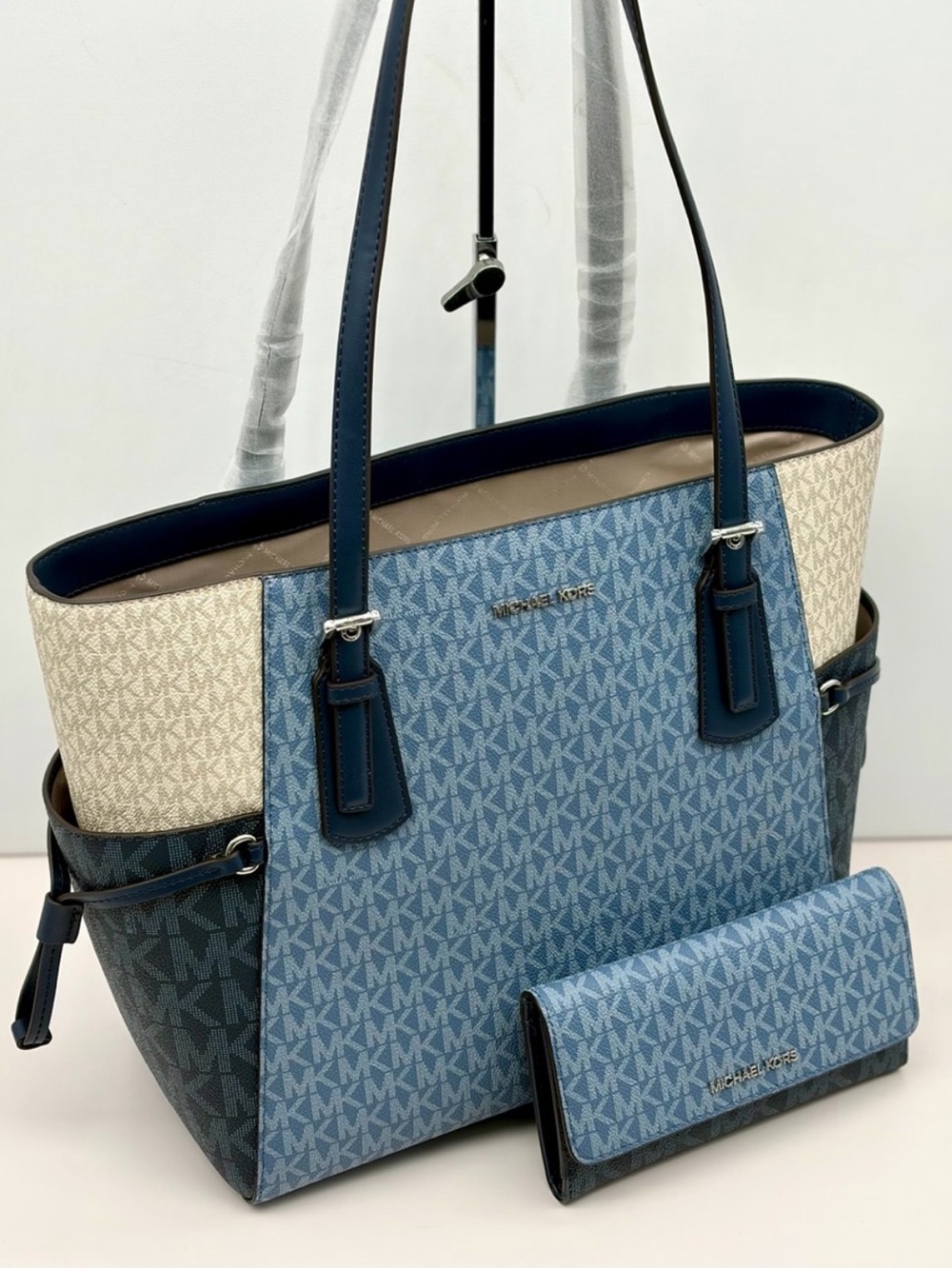 Michael Kors Voyager Color-Block Logo
Tote Shoulder Bag and Matching Wallet
